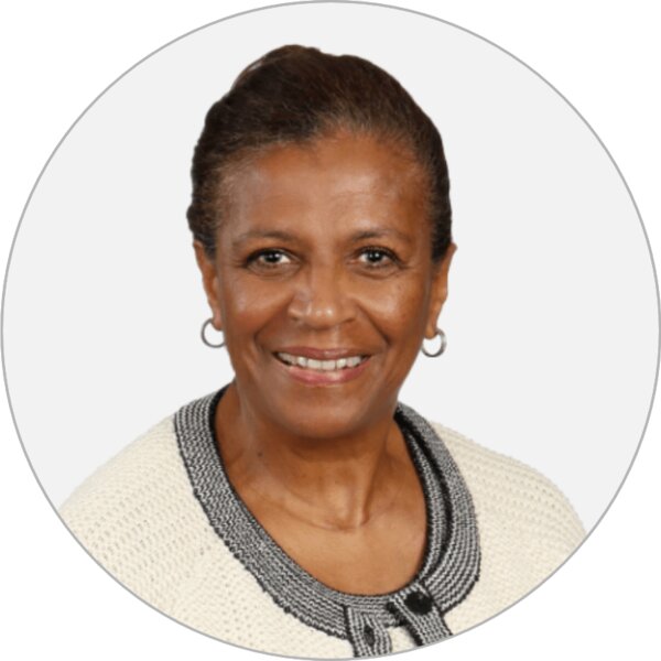 Portrait of Dr. Beverly Davis.